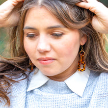 Load image into Gallery viewer, Rectangle Link Tortoise Shell Earrings