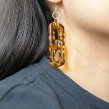 Load image into Gallery viewer, Rectangle Link Tortoise Shell Earrings